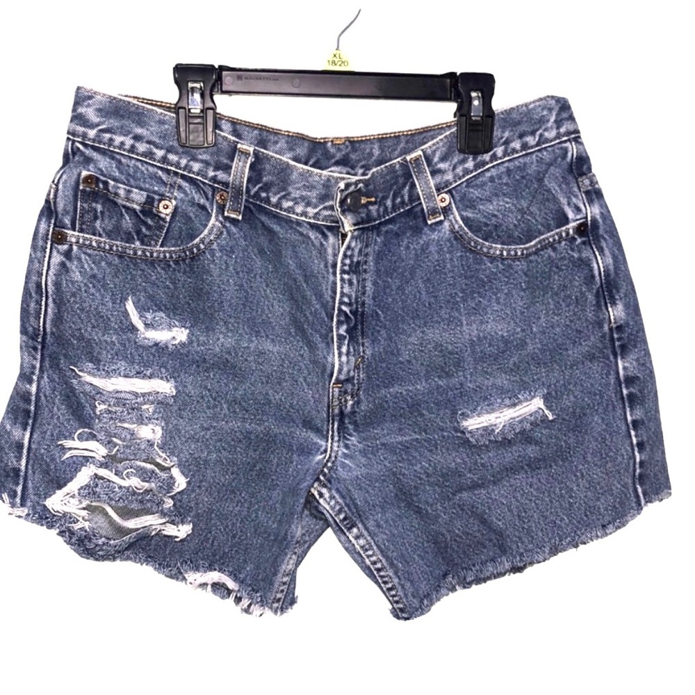 Womens Levi’s Ripped Shorts Size 13s - Picture 1 of 10
